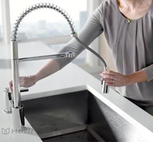 Retractable faucet